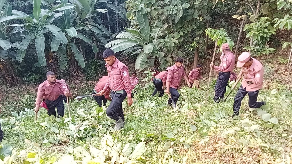 মাটিরাঙ্গায় আনসার ও ভিডিপি’র পরিষ্কার-পরিচ্ছন্নতা অভিযান