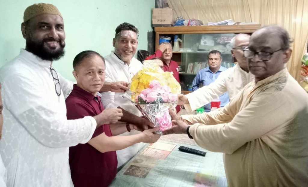 জগদ্ধাত্রী পূজা কমিটির সাথে বনরূপা ব্যবসায়ি সমিতির শুভেচ্ছা বিনিময়